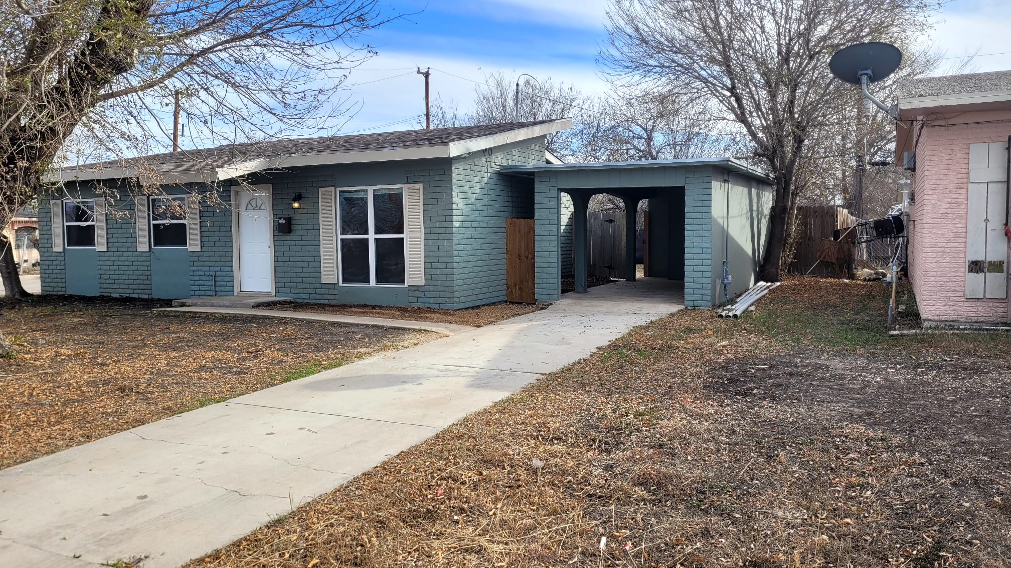 1402 Edris Dr - Front View