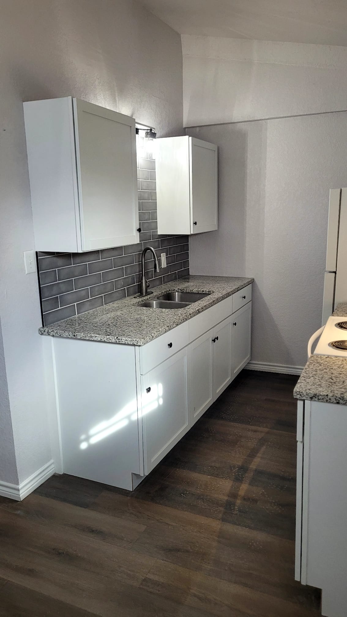 1402 Edris Kitchen Stove Area